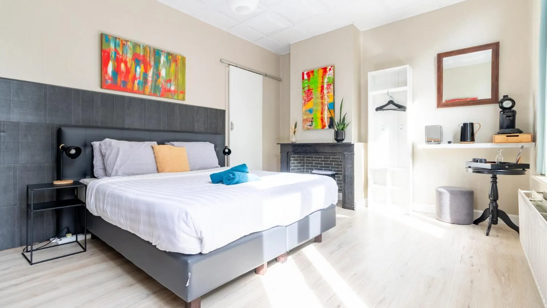 **  Hotel Entree - Canal View Bruges Belgium