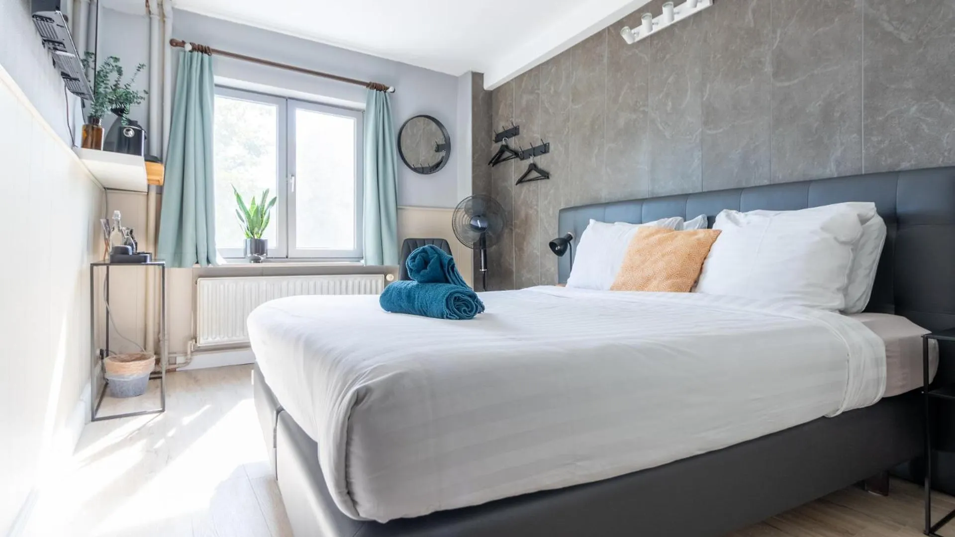 **  Hotel Entree - Canal View Bruges Belgium