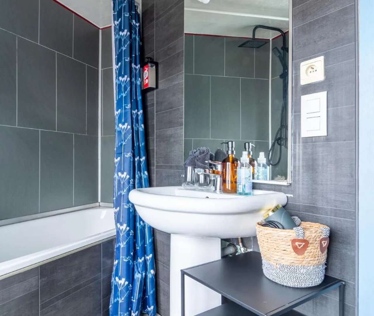 **  Hotel Entree - Canal View Bruges Belgium